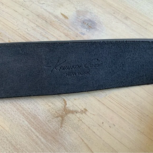 Kenneth Cole, New York,  Genuine Leather Belt, Sz 34 - Picture 2 of 4